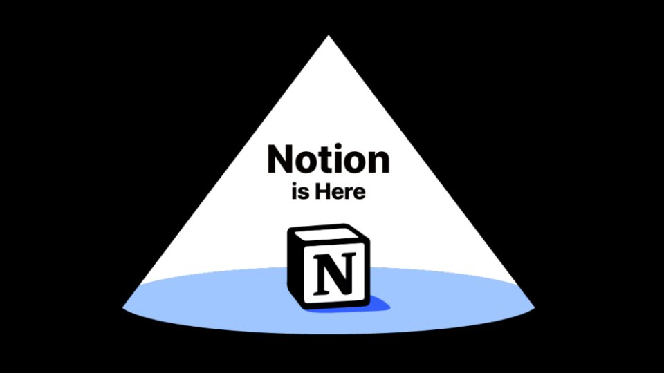 노션 로고 위에 조명이 비추는 Notion is Here 그래픽